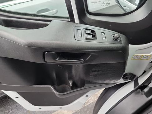 Used 2024 RAM ProMaster 2500 w/ Convenience Group FWD image 19