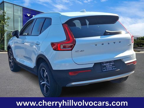 Certified 2023 Volvo XC40 B5 Core w/ Climate Package image 5