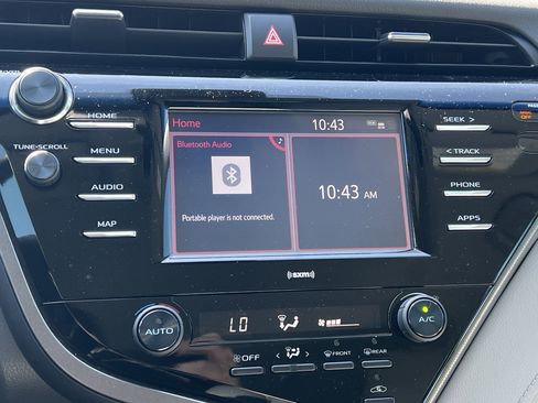 Used 2020 Toyota Camry SE image 23