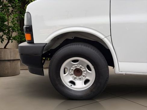 Used 2021 Chevrolet Express 2500 RWD image 21