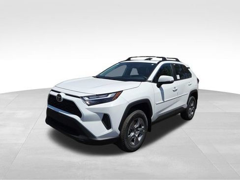Used 2024 Toyota RAV4 XLE AWD/4WD image 2
