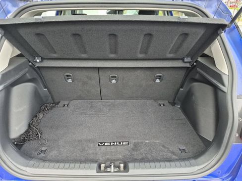 Used 2024 Hyundai Venue Limited FWD image 21