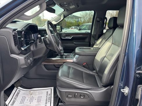 Used 2022 Chevrolet Silverado 1500 LT Trail Boss w/ Convenience Package II image 9