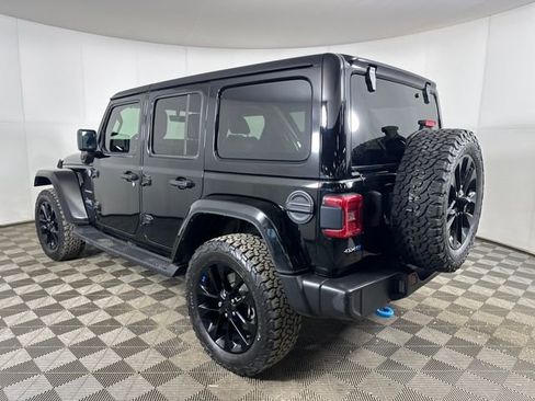 Used 2022 Jeep Wrangler Unlimited Sahara image 5