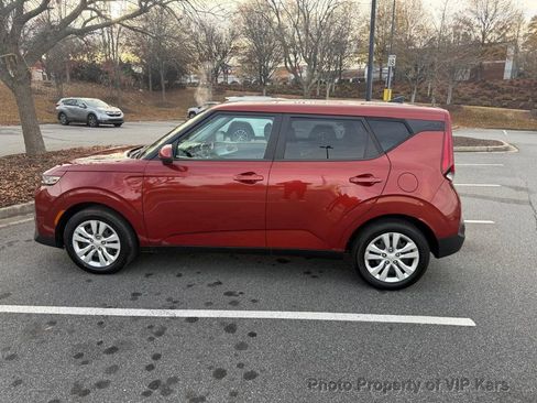 Used 2022 Kia Soul LX image 8