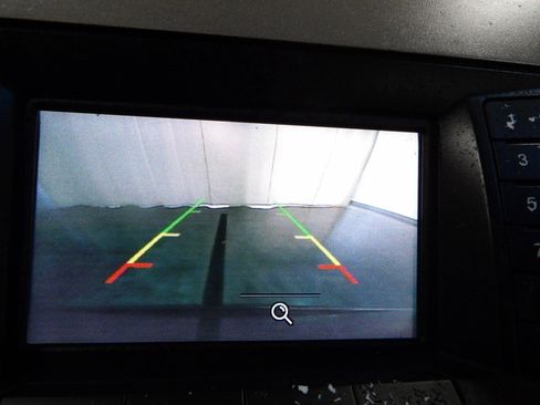 Used 2017 Ford Taurus SE image 12