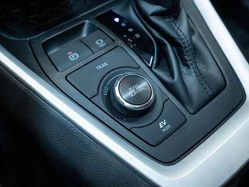 Certified 2024 Toyota RAV4 SE w/ Convenience Package image 31