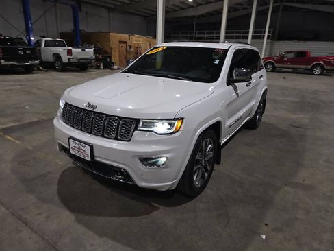 Used 2018 Jeep Grand Cherokee Overland AWD/4WD image 2