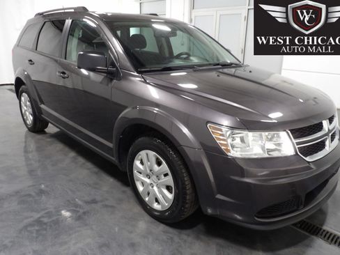 Used 2018 Dodge Journey SE image 1