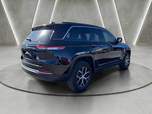 Used 2025 Jeep Grand Cherokee Limited AWD/4WD image 7