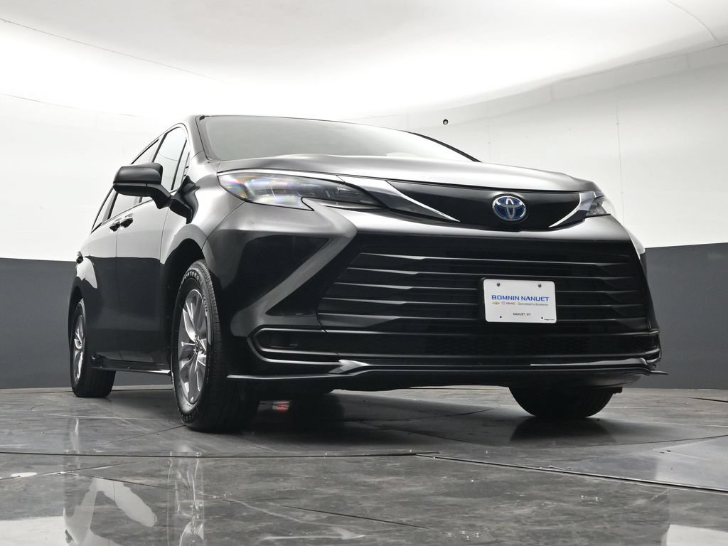 Used 2025 Toyota Sienna LE AWD/4WD image 31