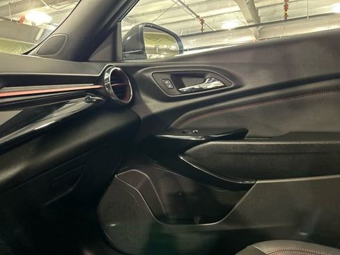 Used 2025 Chevrolet Trax RS w/ Sunroof Package FWD image 20