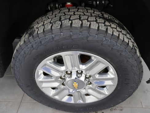 Used 2024 Chevrolet Silverado 3500 High Country w/ High Country Premium Package AWD/4WD image 3