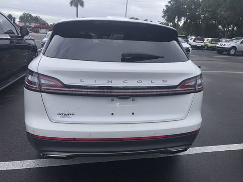 Used 2022 Lincoln Nautilus FWD w/ Premium Package image 7