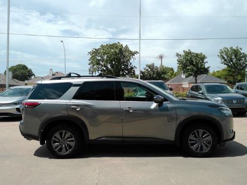 Used 2024 Nissan Pathfinder SV w/ Black Appearance Package FWD image 5