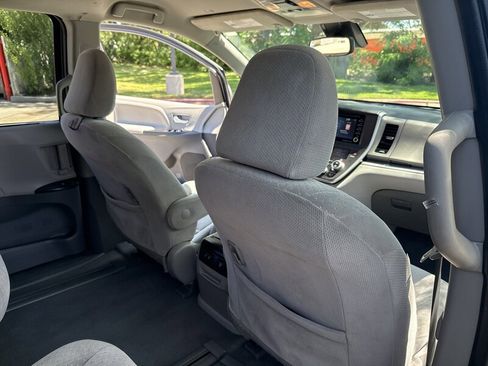Used 2020 Toyota Sienna LE FWD image 31