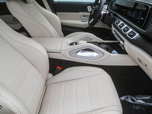 New 2026 Mercedes-Benz GLS 580 4MATIC image 15