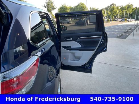 Used 2015 Toyota Highlander Limited AWD/4WD image 24