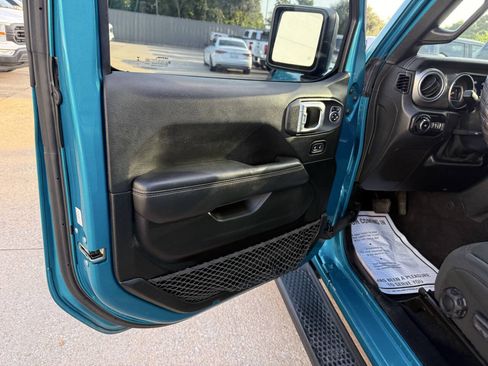 Used 2020 Jeep Wrangler Unlimited Sahara AWD/4WD image 8