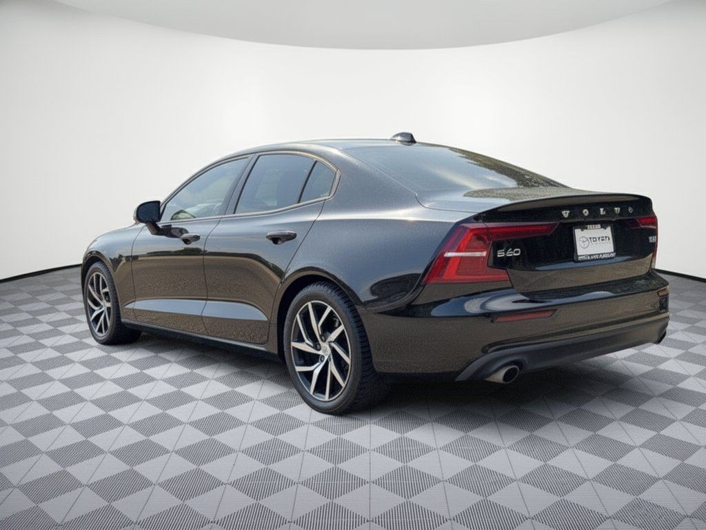 Used 2019 Volvo S60 T5 Momentum w/ Premium Package FWD image 3