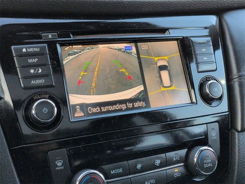 Used 2020 Nissan Rogue SL w/ Premium Package image 13