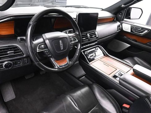 Used 2020 Lincoln Navigator Reserve w/ Luxury Package RWD image 14