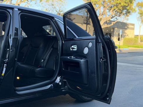 Used 2017 Rolls-Royce Ghost RWD image 21