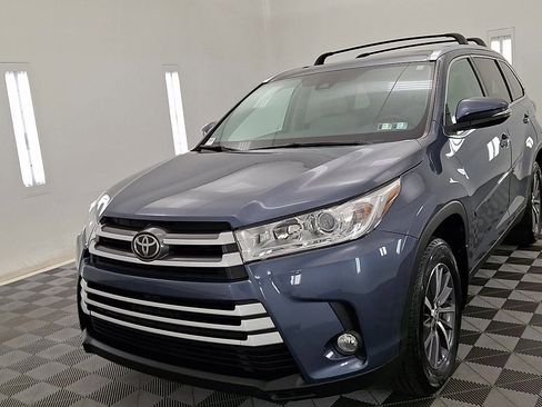 Certified 2019 Toyota Highlander XLE AWD/4WD image 8