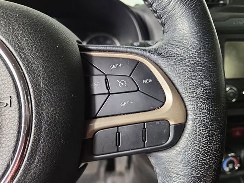 Used 2017 Jeep Renegade Latitude w/ Cold Weather Group AWD/4WD image 24