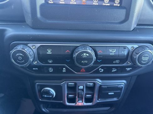 Used 2018 Jeep Wrangler Unlimited Sport S image 65