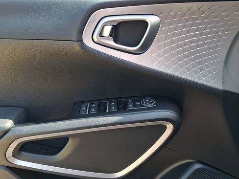 Certified 2025 Kia Soul LX w/ LX Technology Package FWD image 12