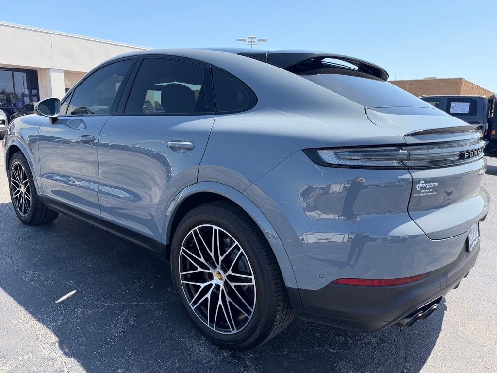 Used 2024 Porsche Cayenne Coupe AWD/4WD image 15