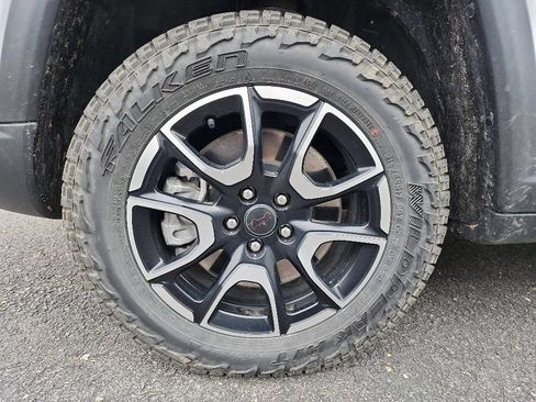 Used 2025 Jeep Compass Trailhawk AWD/4WD image 11
