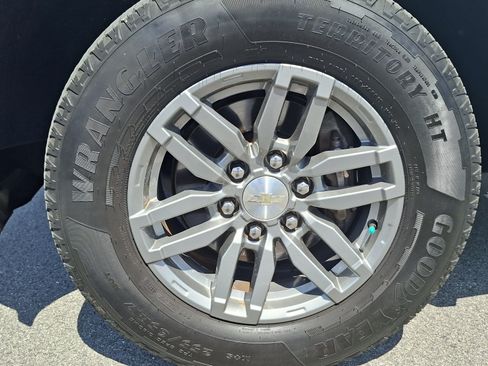 Used 2024 Chevrolet Colorado LT RWD image 24