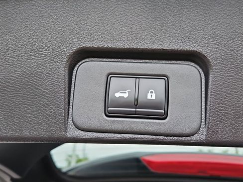 Used 2025 Nissan Rogue SV FWD image 29