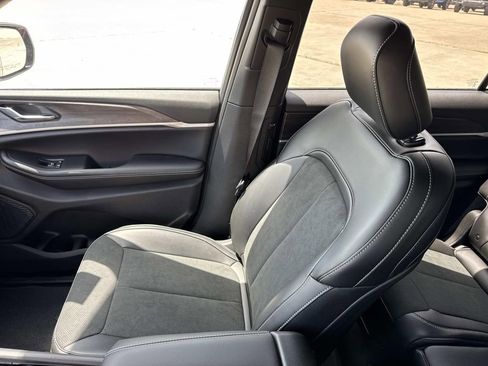 New 2026 Jeep Grand Cherokee L 2WD image 32