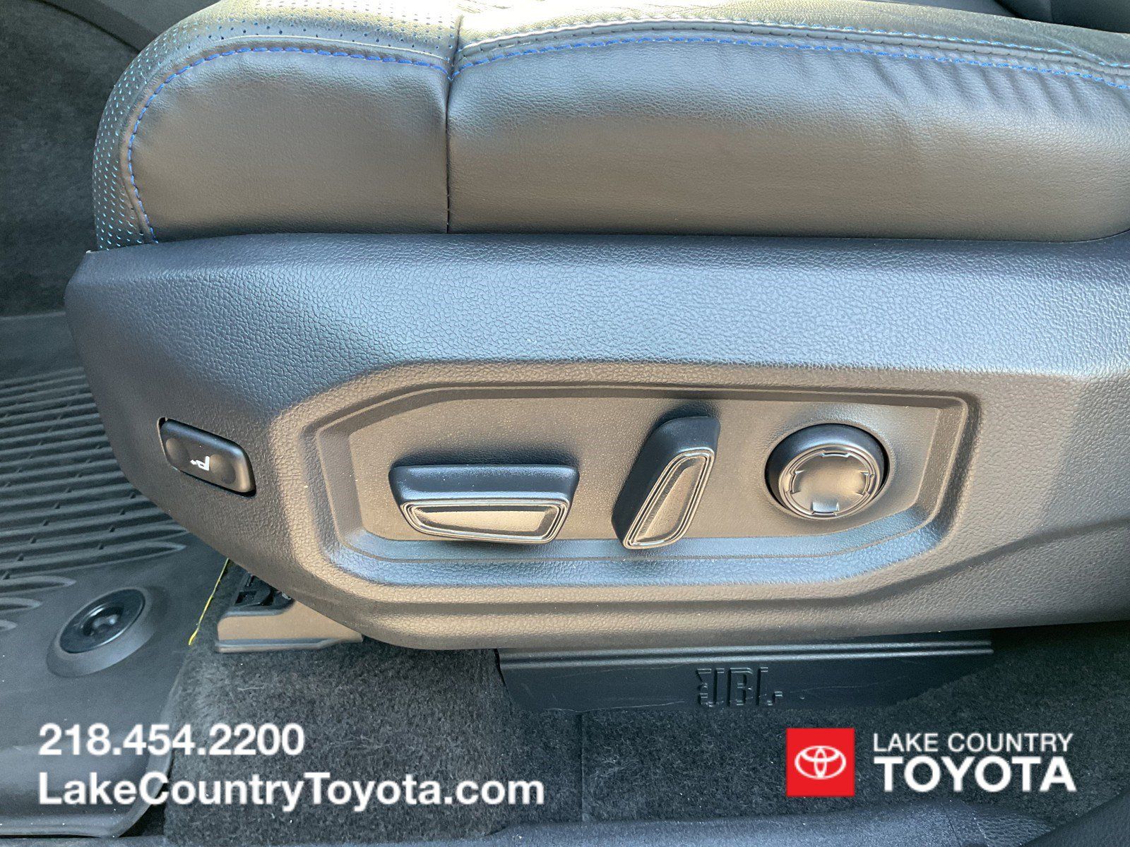 Used 2025 Toyota Sequoia Platinum AWD/4WD image 28