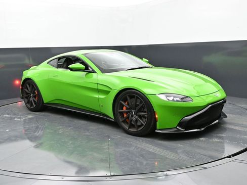 Used 2020 Aston Martin V8 Vantage Coupe image 3