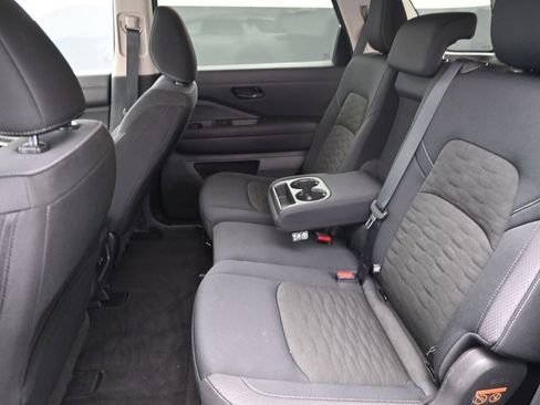 Used 2025 Nissan Pathfinder SV AWD/4WD image 14