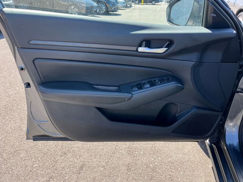 Used 2025 Nissan Altima 2.5 SV image 18