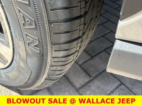 Used 2022 Toyota Highlander XLE image 12