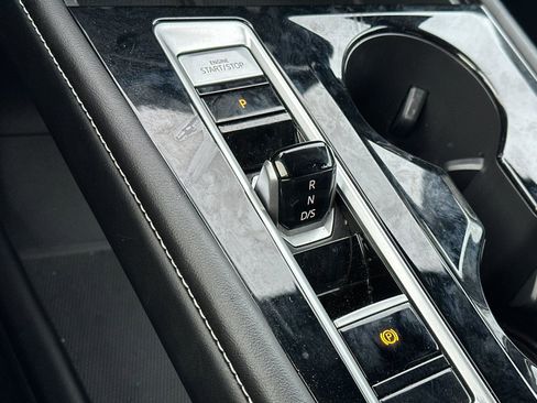 Used 2024 Volkswagen Atlas Cross Sport SE image 20