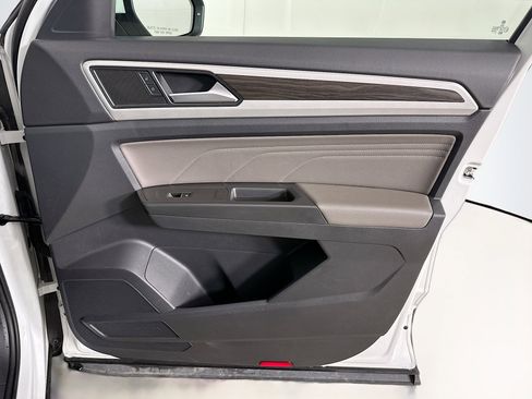 Used 2023 Volkswagen Atlas SE image 33