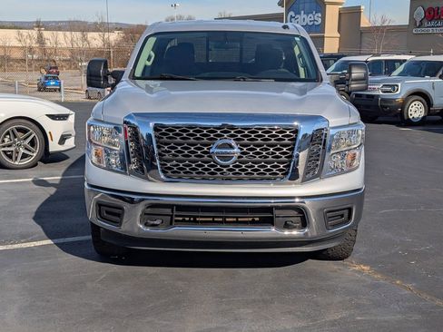 Used 2018 Nissan Titan SV image 7