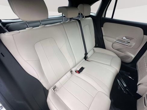 Used 2021 Mercedes-Benz GLA 250 4MATIC image 30