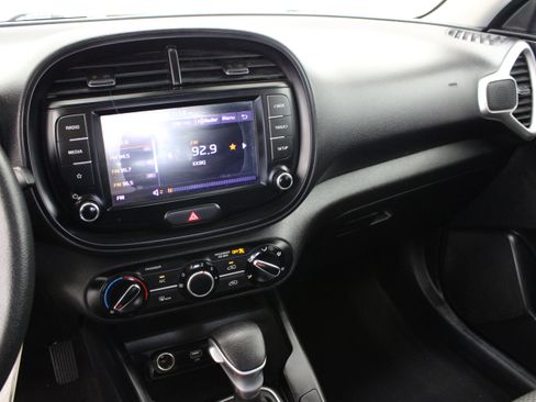 Used 2022 Kia Soul LX w/ Technology Package FWD image 15