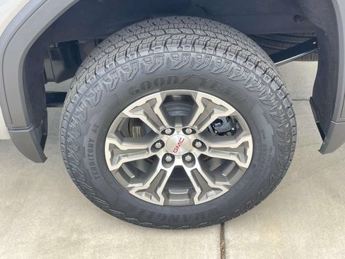 Used 2025 GMC Sierra 1500 SLT AWD/4WD image 10