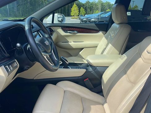 Used 2017 Cadillac XT5 Luxury w/ Driver Awareness Package AWD/4WD image 19