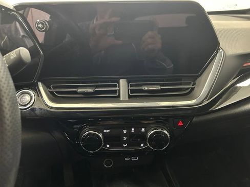 Certified 2024 Chevrolet Trax RS w/ Sunroof Package FWD image 20