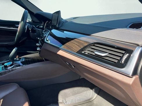 Used 2018 BMW M550i xDrive AWD/4WD image 32